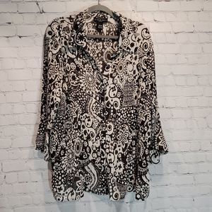 Black & White Printed Button-Up Tunic Top